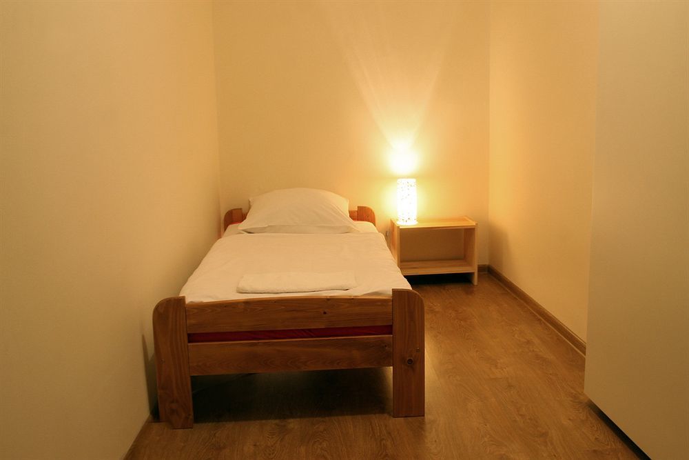 Frolic Goats Hostel 波兹南 外观 照片