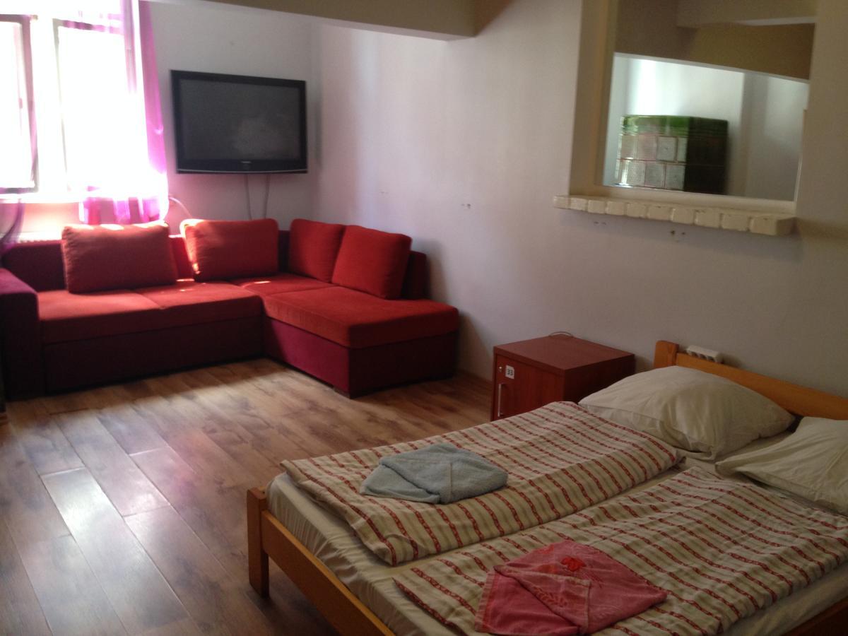 Frolic Goats Hostel 波兹南 外观 照片