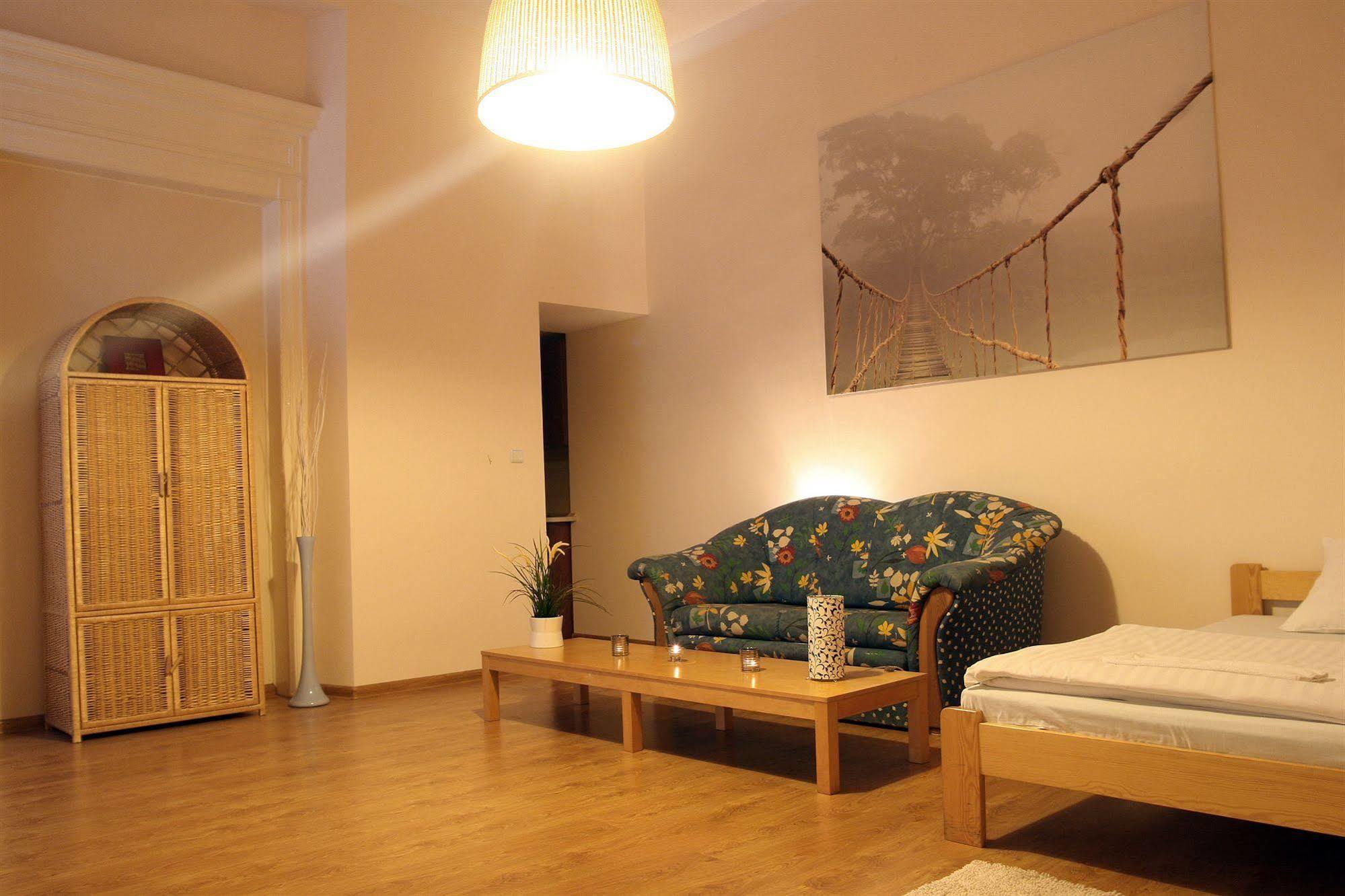 Frolic Goats Hostel 波兹南 外观 照片