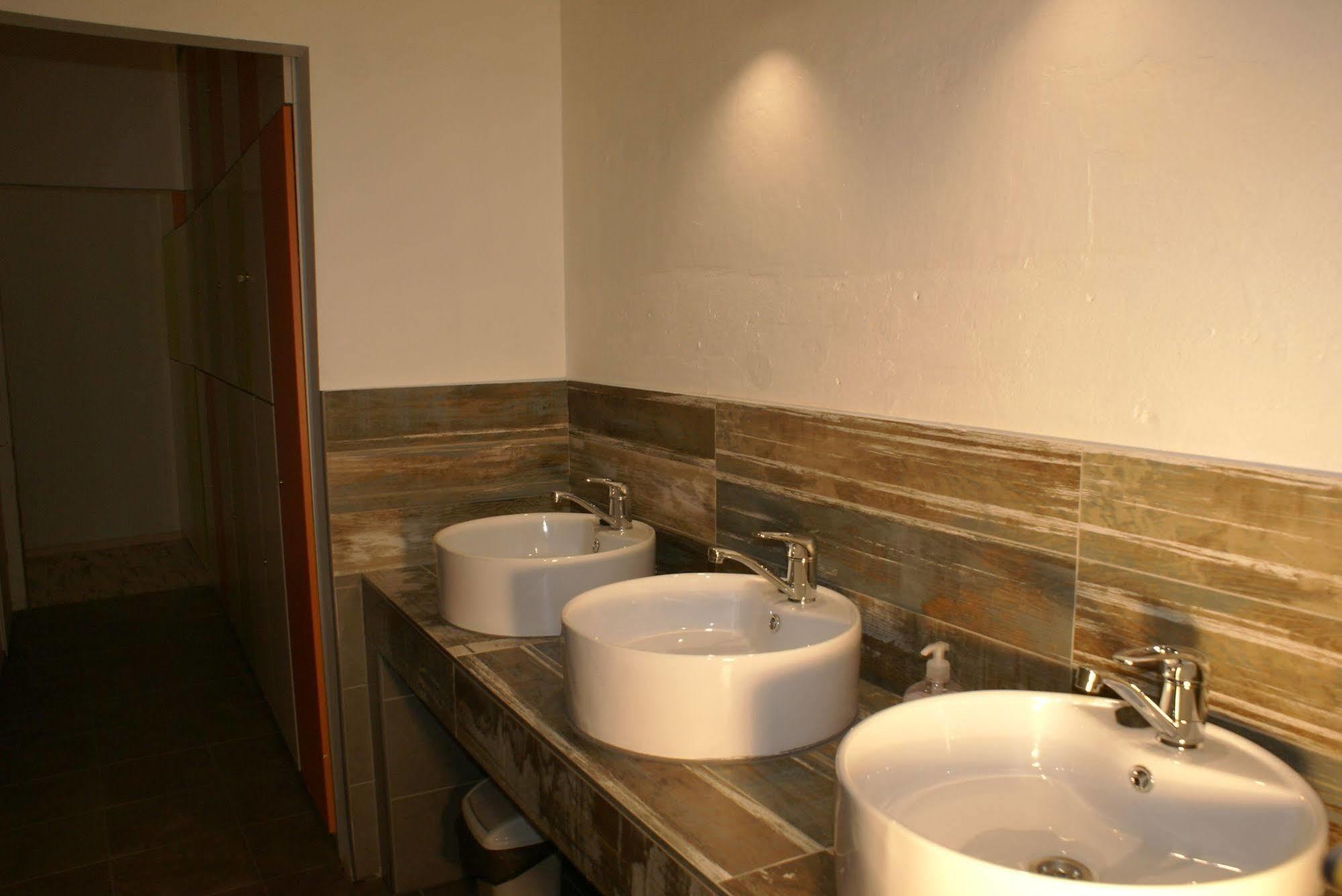 Frolic Goats Hostel 波兹南 外观 照片
