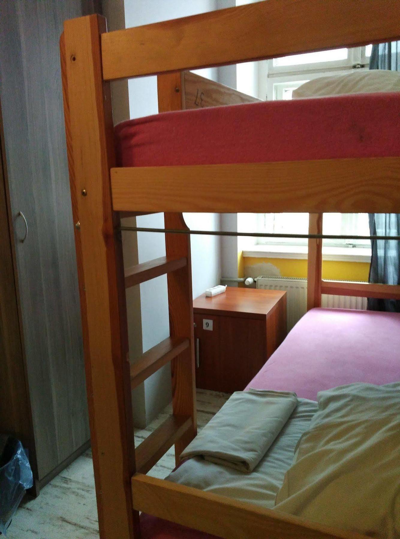 Frolic Goats Hostel 波兹南 外观 照片