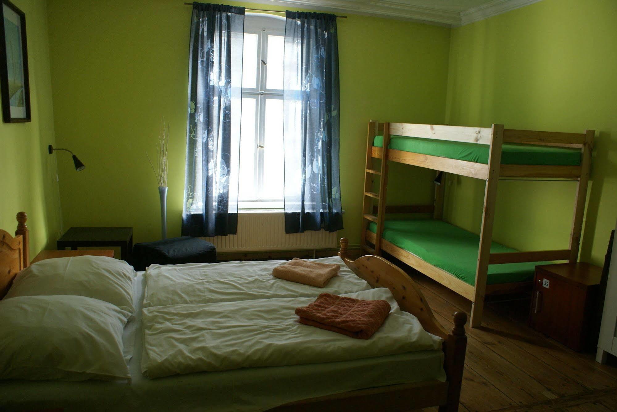 Frolic Goats Hostel 波兹南 外观 照片